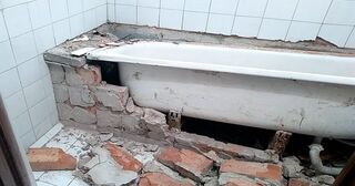 Демонтаж ванны в Новотроицке от Мастер24 — быстро, недорого, вывоз старой ванны от 1047 руб.
